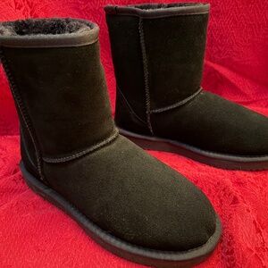 New without tags Women's Shorty Black Mid Calf Suede boots in a size 9